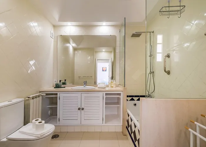 Villa Seafront Unit 2 *