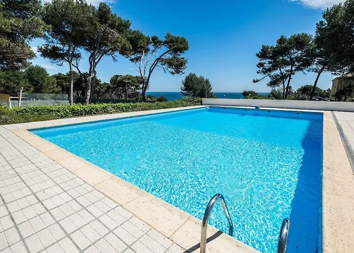Seafront Unit 2 Villa