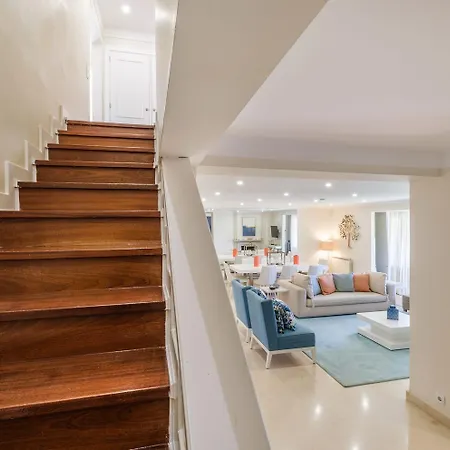 Villa Seafront Unit 2 *