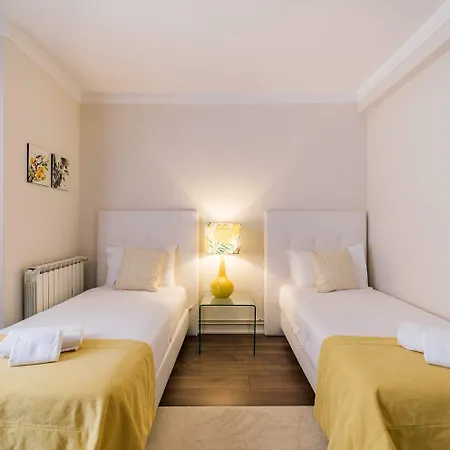 Villa Seafront Unit 2 *