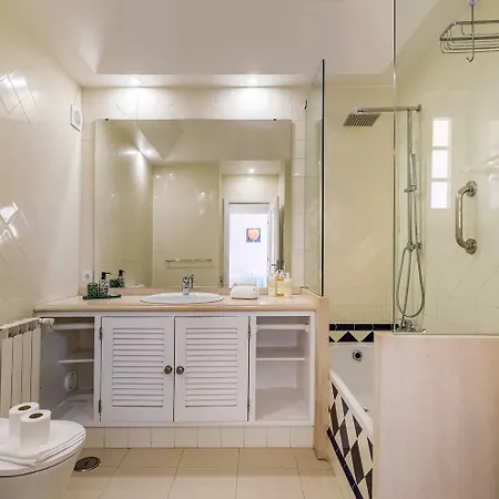 Villa Seafront Unit 2 *