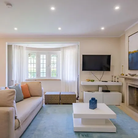 Villa Seafront Unit 2 *